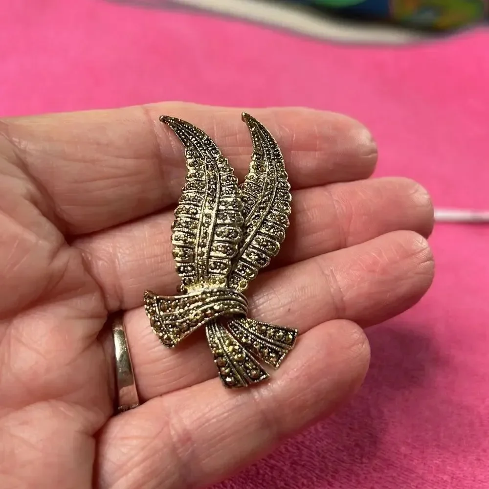 Vintage Gerrys Antique Gold Tone Brooch